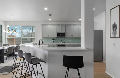 Grand Prairie House | Modern Grand Prairie Retreat w/Pool Game Room -10 Min to Stadiums & More