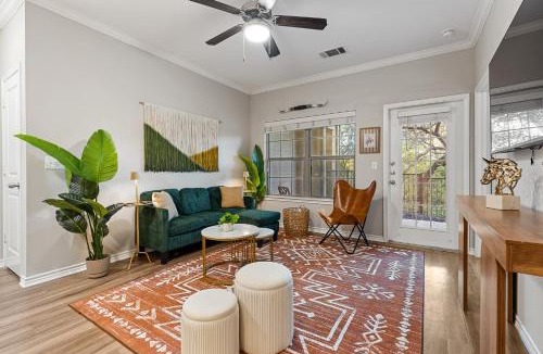 Wetmore Apartment | Modern Ground 1BR w Pool Free Parking PEC 8104