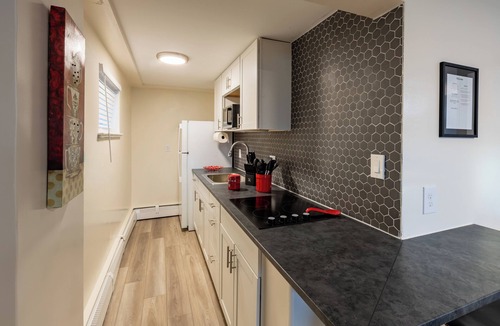 Brighton House | Modern guest suite with private entrance