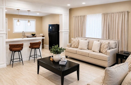 Hobbs House | Modern Home, 3BR 2BA , Smart TV, Free Parking, Fast WiFi