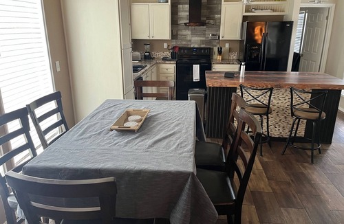 Wellborn House | Modern Home in Quiet Mobile Home Community convenient to Town/Campus - King Bed