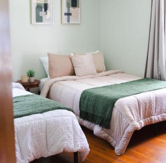 Morris House | Modern Home Near Arrowhead Stadium Sleeps 7