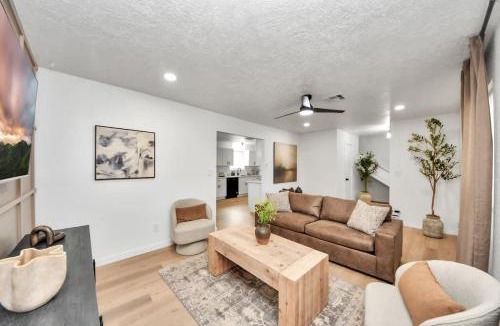 La Porte House | Modern home - perfect for short stays