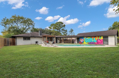 Sugar Land House | MODERN HOME +POOL +GAME ROOM + POOL TABLE