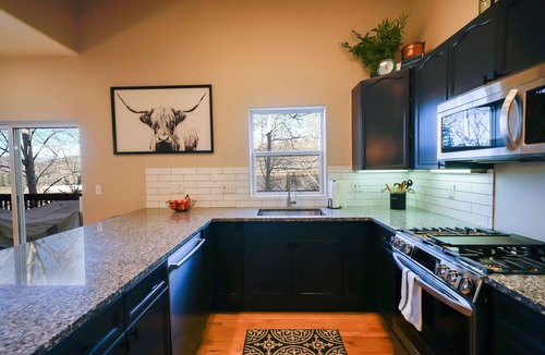 Edwards House | Modern Home | Private Hot Tub | Walk to Beaver Creek Shuttle | EV Charging