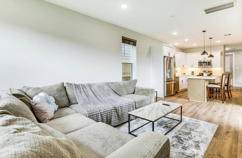 Northeast Houston House | Modern Home w/Private Yard in Northeast H-Town!
