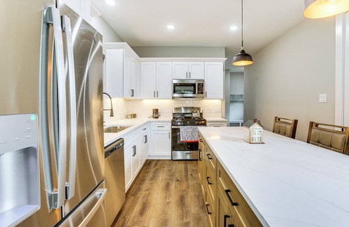 Northeast Houston House | Modern Home w/Private Yard in Northeast H-Town!