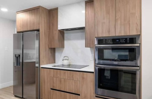 Grand Prairie House | Modern house by ATT,6 flags-DFW-downtown Dallas
