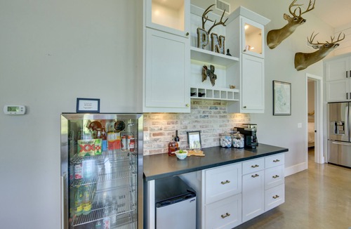 Kennard Cabin | Modern Kennard Cabin w/3 Casitas - Walk to Pond!