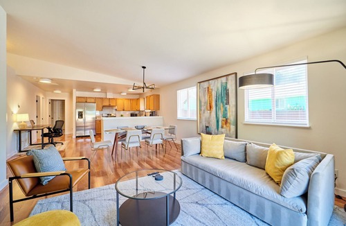 Everett House | ★ Modern LUX 4 bdrm - Near Mall, Boeing, Paine Field & Eateries! ★