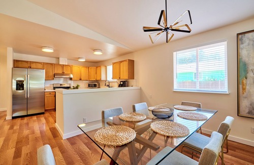 Everett House | ★ Modern LUX 4 bdrm - Near Mall, Boeing, Paine Field & Eateries! ★