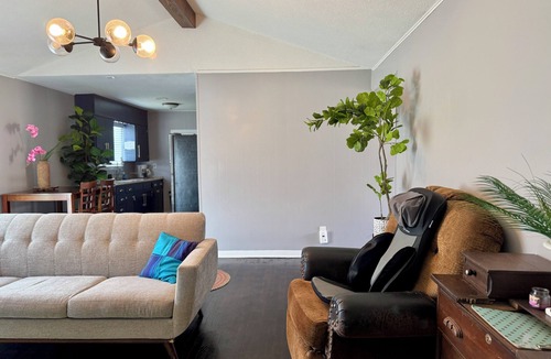 Copperas Cove House | Modern Lux Clean 3BR 2BA Near Ft. Cavazos—King Bed, Massage Chair, Pet-Friendly