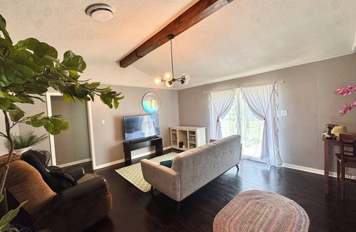 Copperas Cove House | Modern Lux Clean 3BR 2BA Near Ft. Cavazos—King Bed, Massage Chair, Pet-Friendly