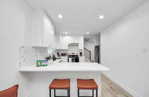 Riverside Terrace Apartment | Modern Luxe Retreat- Spotless, Bright & Stylish- Medical Center- Downtown HTX