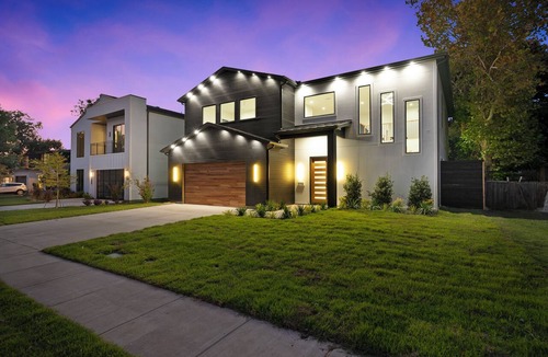 Northwest Dallas House | Modern Luxury Family Retreat - Relax, Induldge and Enjoy the City with Style