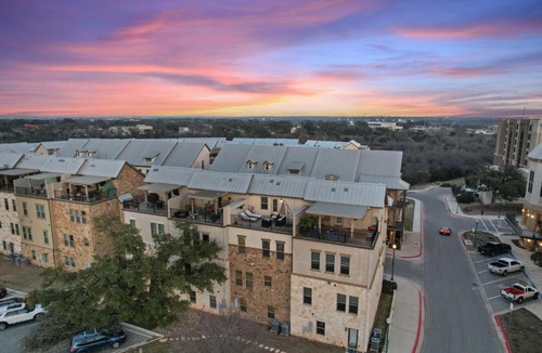 Georgetown House | Modern Luxury Townhouse with Private Elevator and Rooftop Terrace