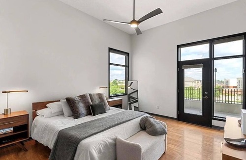 West Des Moines Condo | Modern Luxury West Des Moines Condo