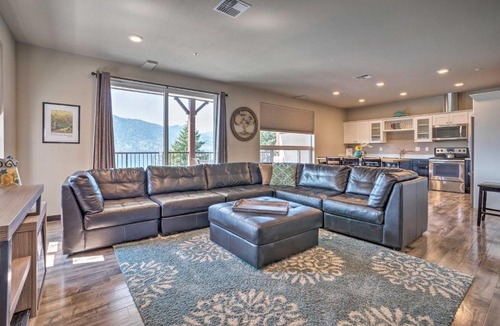 Manson House | Modern Manson Condo w/Pool & Lake Chelan Views!