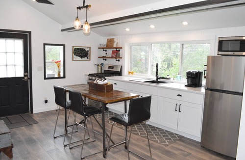 Black Hawk Cabin | Modern Mountain Cabin - 100% Non Smoking - Dogs ok w/pet fee