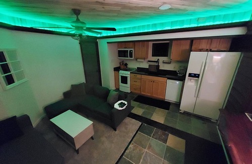 Estes Park Cabin | Modern mountain cabin condo w/steam shower + essential living design