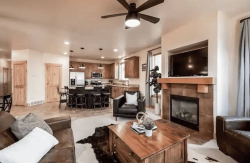 Kimball Junction House | Modern Mountain Home + Hot Tub | Kodiak