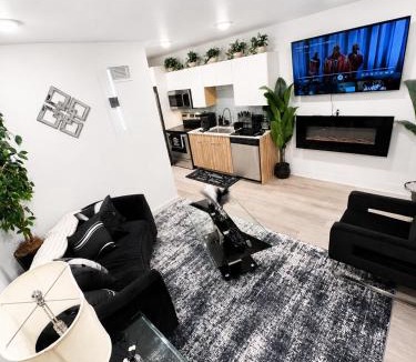 Old East Dallas Apartment | Modern Oasis Near Deep Ellum
