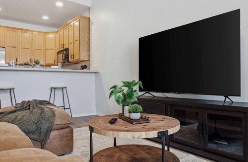 Fort Collins House | Modern Organic Townie | King Bed & Jacuzzi Tub