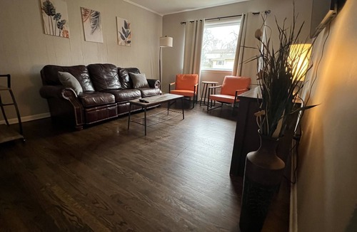 Shawnee House | Modern, Pet-Friendly Home minutes from downtown Shawnee