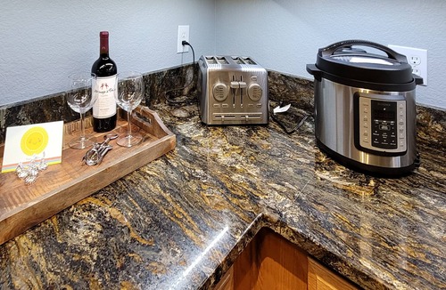 Arvada House | Modern Retreat – 20 Minutes to Denver & Red Rocks, Close to Mountains!