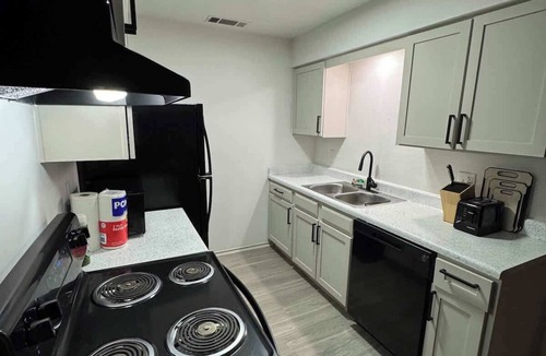 Waxahachie Apartment | Modern Retreat | Sleeps 6 | Heart of Waxahachie