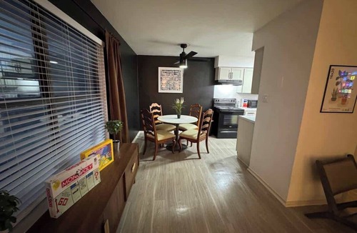Waxahachie Apartment | Modern Retreat | Sleeps 6 | Heart of Waxahachie