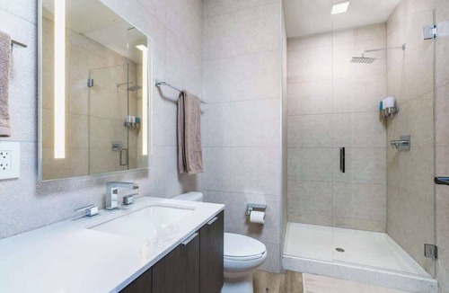Berkeley Hotel | Modern Retreat w/Balcony Views + Stunning Rooftop Patio