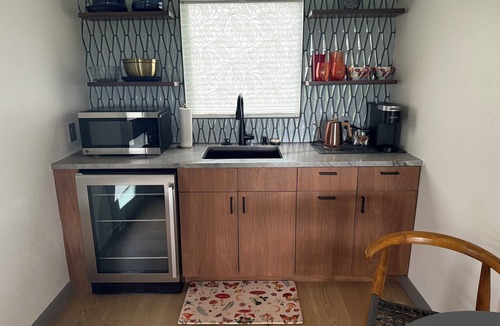 Bastrop Cabin | ~Modern River Valley Retreat with Private Hot Tub, walkable to Downtown Bastrop