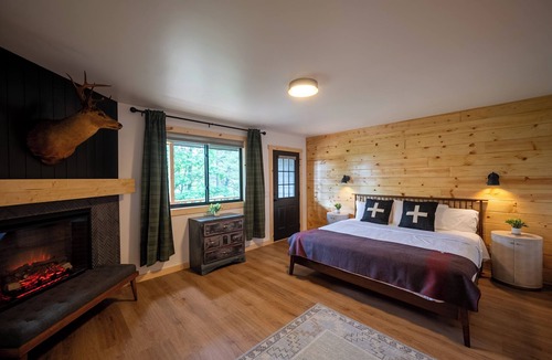 Eureka Springs Hotel | Modern Rustic Designed Suite