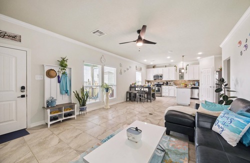 El Lago House | Modern Seabrook Bayfront Escape: Coastal Views, Near Kemah Boardwalk