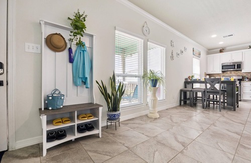 El Lago House | Modern Seabrook Bayfront Escape: Coastal Views, Near Kemah Boardwalk