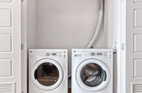 Cascade Apartment | Modern SLU 1BR w/ Gym & Lounge, close to Space Needle, by Blueground