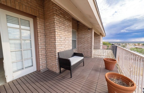 El Paso House | Modern Smart Townhouse | Premium Amenities | Nearby Restaurants | Full Kitchen