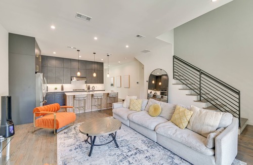 West Dallas House | Modern & Spacious Home 3 Mi to Downtown Dallas!