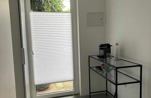 Unterrath Apartment | Modern studio with en-suite bathroom & top connections