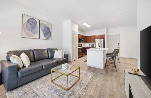 Frisco Apartment | Modern Styled 1 King+Sofa Bed Retreat Frisco, TX