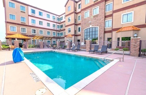 Aldine Apartment | Modern Suite | Free Breakfast Buffet + Outdoor Pool