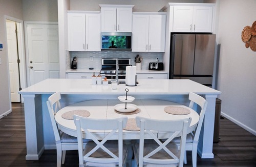 Aurora House | Modern Townhome Near Airport & Gaylord