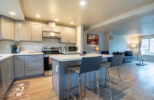 North Beacon Hill House | Modern Townhome North Beacon Hill - 5 minutes to Downtown