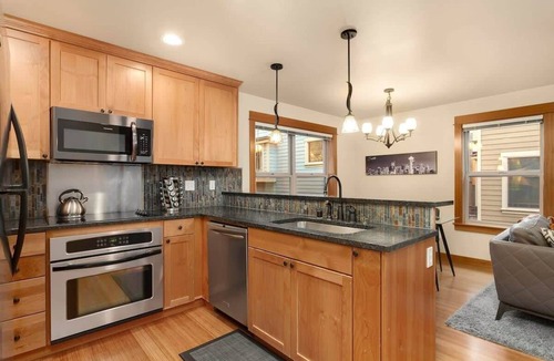 North Beacon Hill House | Modern Townhouse near DT Seattle & Stadium, Parking