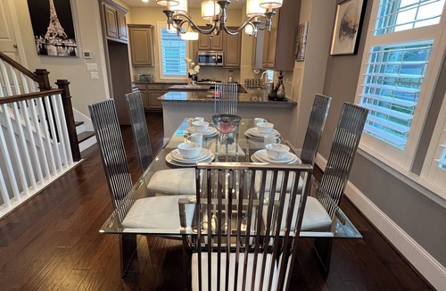Memorial House | Modern Upscale 3-bedroom house in Houston energy corridor