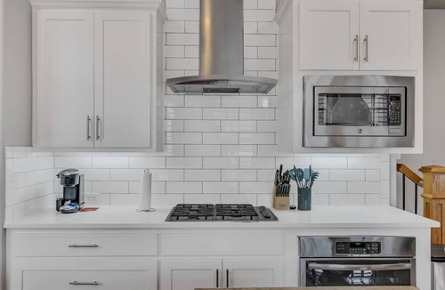 Flower Mound Villa | Modern Villa <10 mins DFW Airport. Walk to Restaurants. Pet-Friendly.