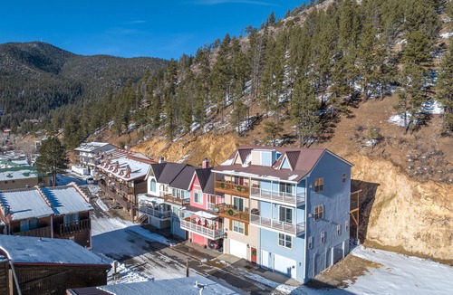 Red River House | Modern Vista Vibes: Your Epic Red River Escape
