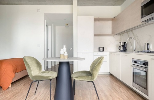 West Loop Gate Apartment | Modern West Loop Studio w/Pool, Gym & Lounge, nr L, by Blueground