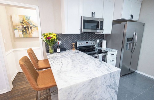 Cherry Street House | Modernized Cherry St. Historic Gem – Quiet Cul-De-Sac Home